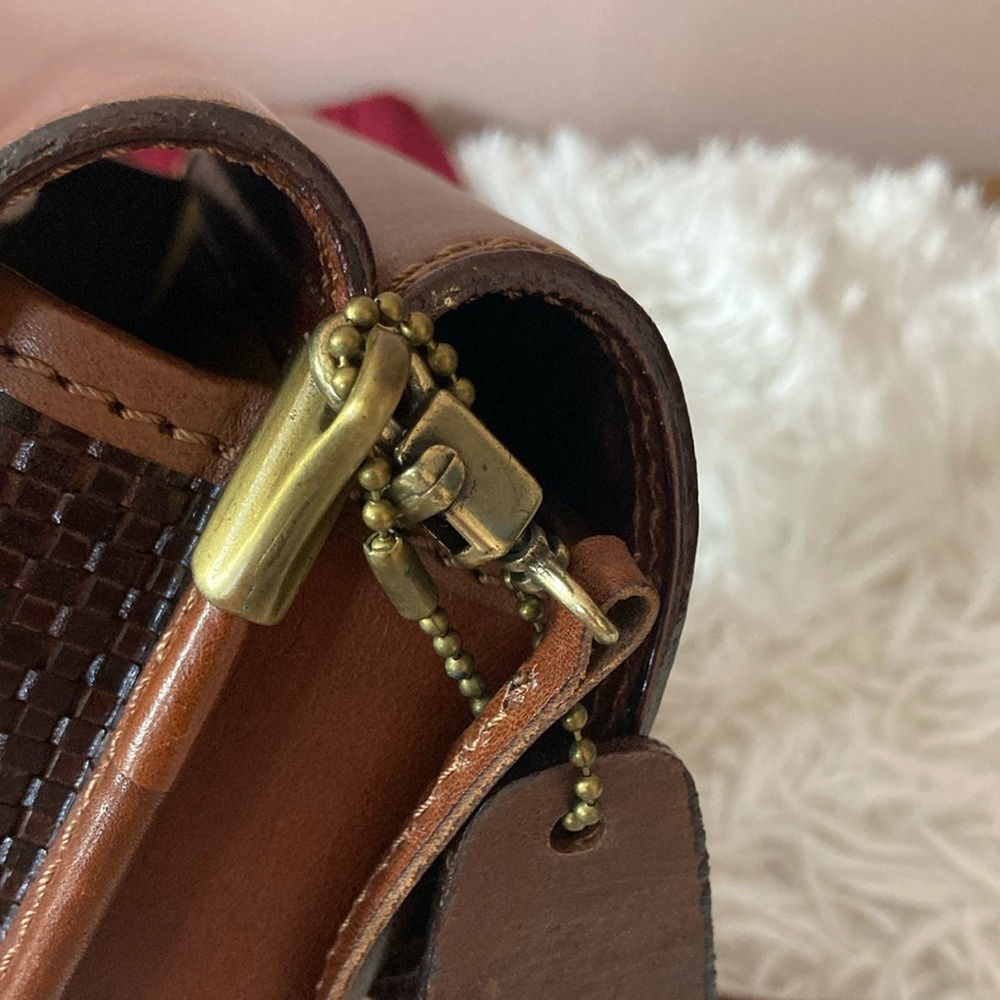 Italian Saddle Crossbody Handbag - Picture 9 of 16